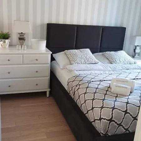 Premium V Z Garażem